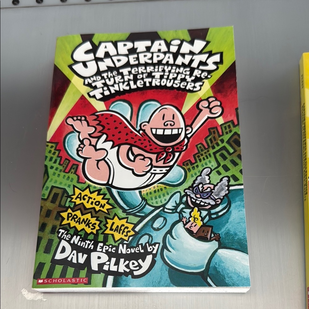 Scholastic captain underpants set book of four - Picture 9 of 10
